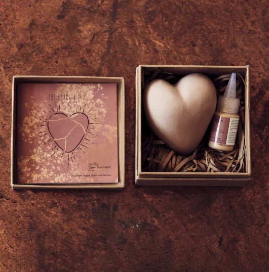 Open your heart - earth heart in doos